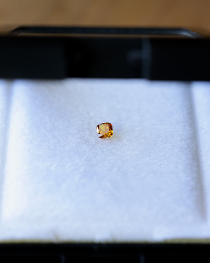ファンシーディープイエローオレンジダイヤモンド　ルース　0.302ct