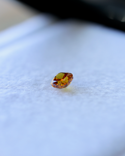 ファンシーディープイエローオレンジダイヤモンド　ルース　0.302ct