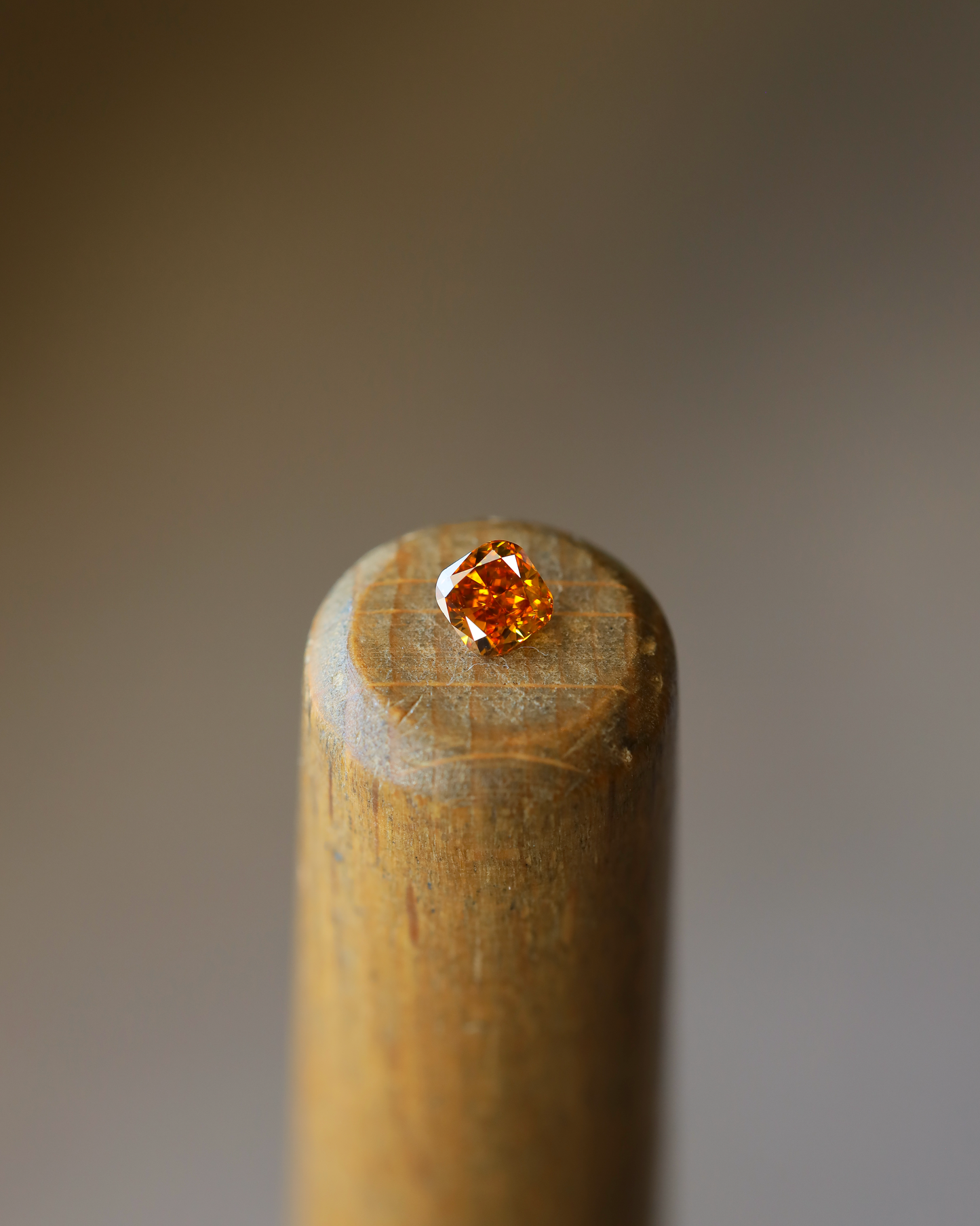 ファンシーディープイエローオレンジダイヤモンド　ルース　0.302ct