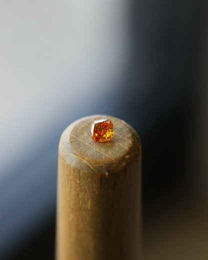 ファンシーディープイエローオレンジダイヤモンド　ルース　0.302ct
