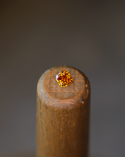 ファンシーディープイエローオレンジダイヤモンド　ルース　0.302ct