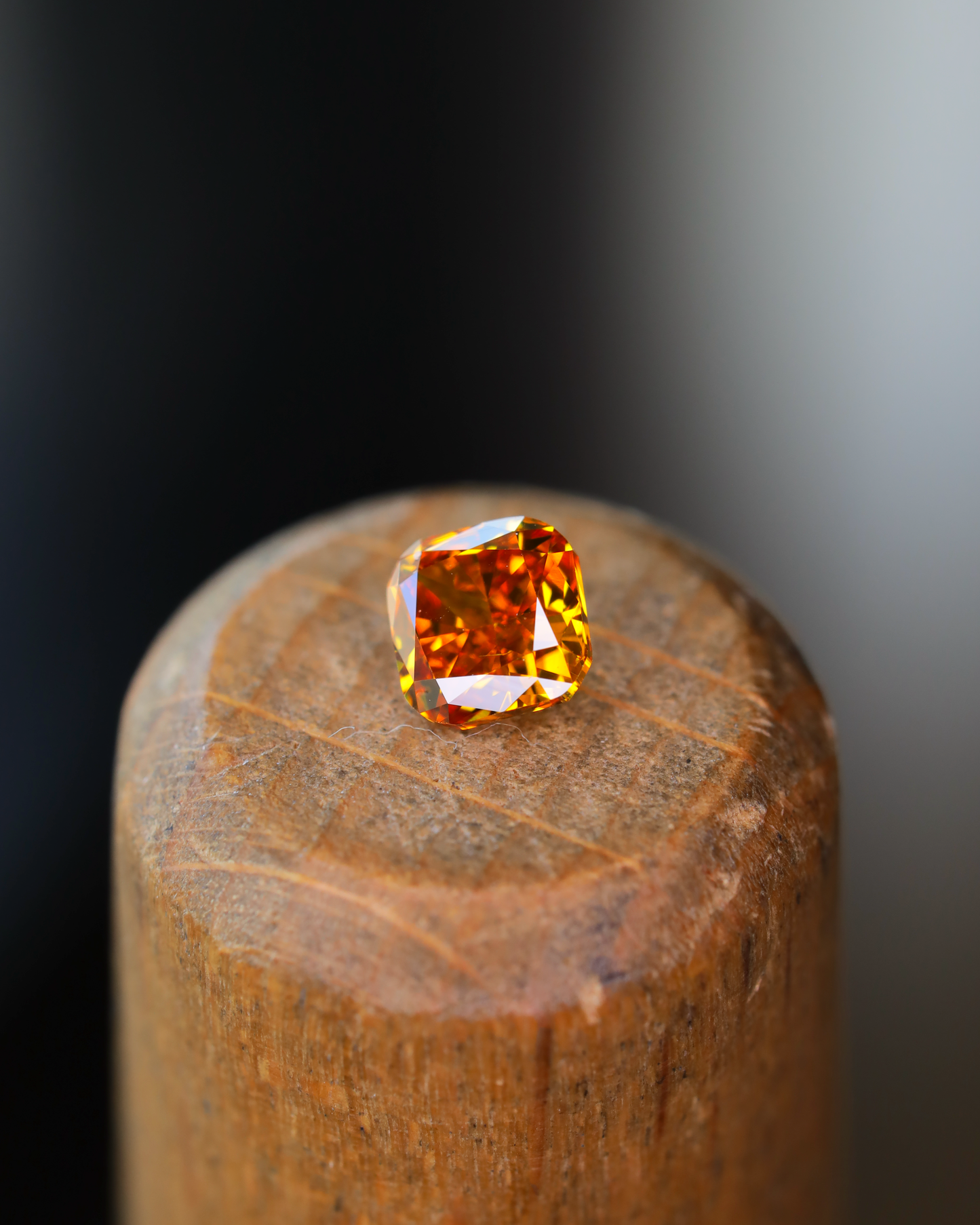 ファンシーディープイエローオレンジダイヤモンド　ルース　0.302ct