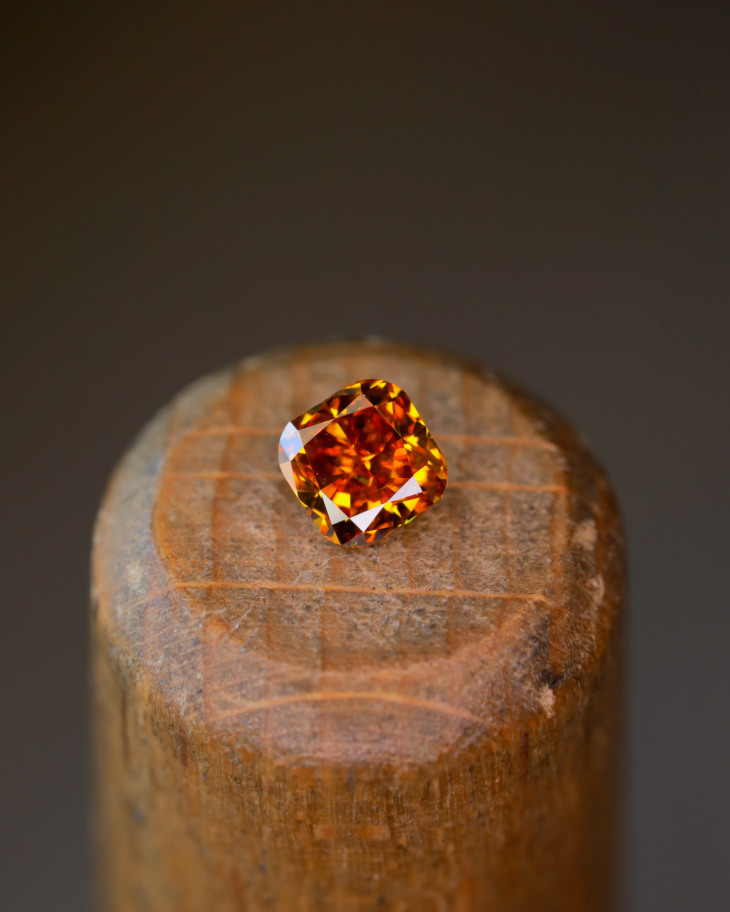 ファンシーディープイエローオレンジダイヤモンド　ルース　0.302ct