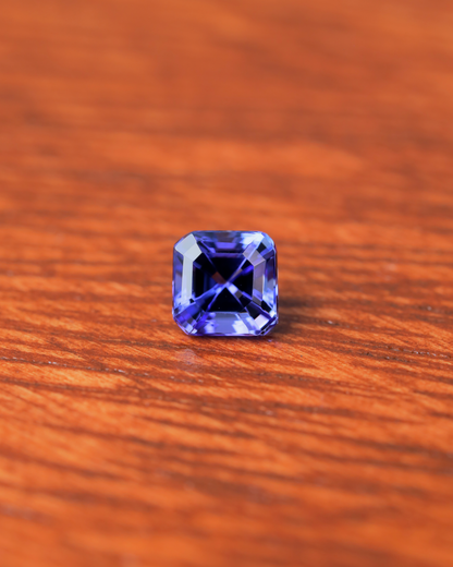タンザナイト　ルース　0.82ct
