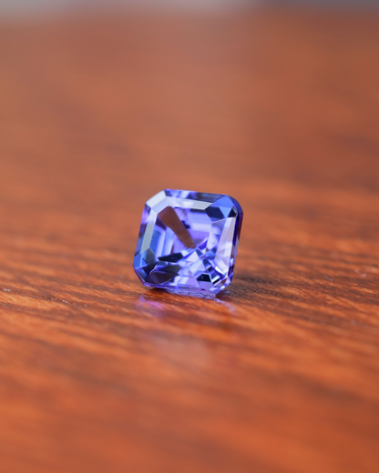 タンザナイト　ルース　0.82ct