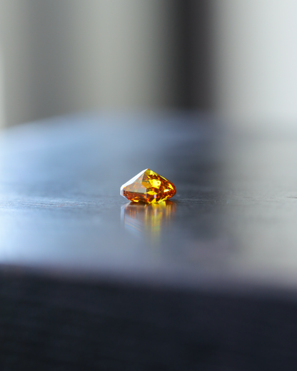 ファンシーディープイエローオレンジダイヤモンド　ルース　0.302ct