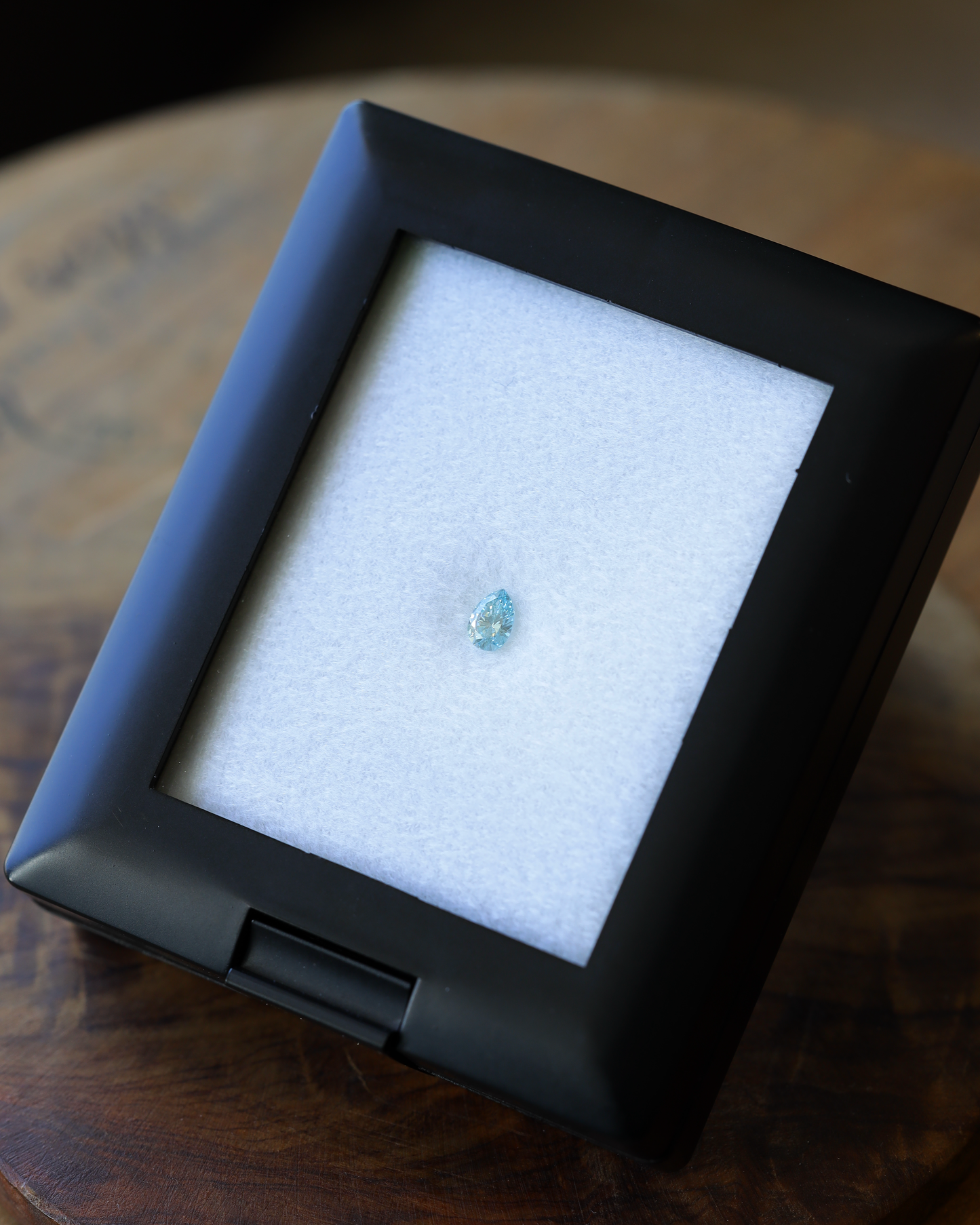 ファンシーインテンスグリーンブルーダイヤモンド(トリートメント)　ルース　0.294ct