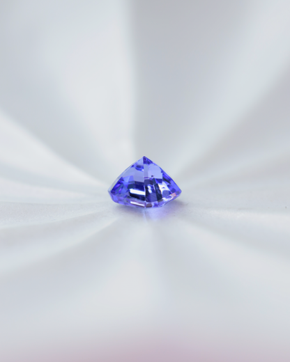 タンザナイト　ルース　0.82ct