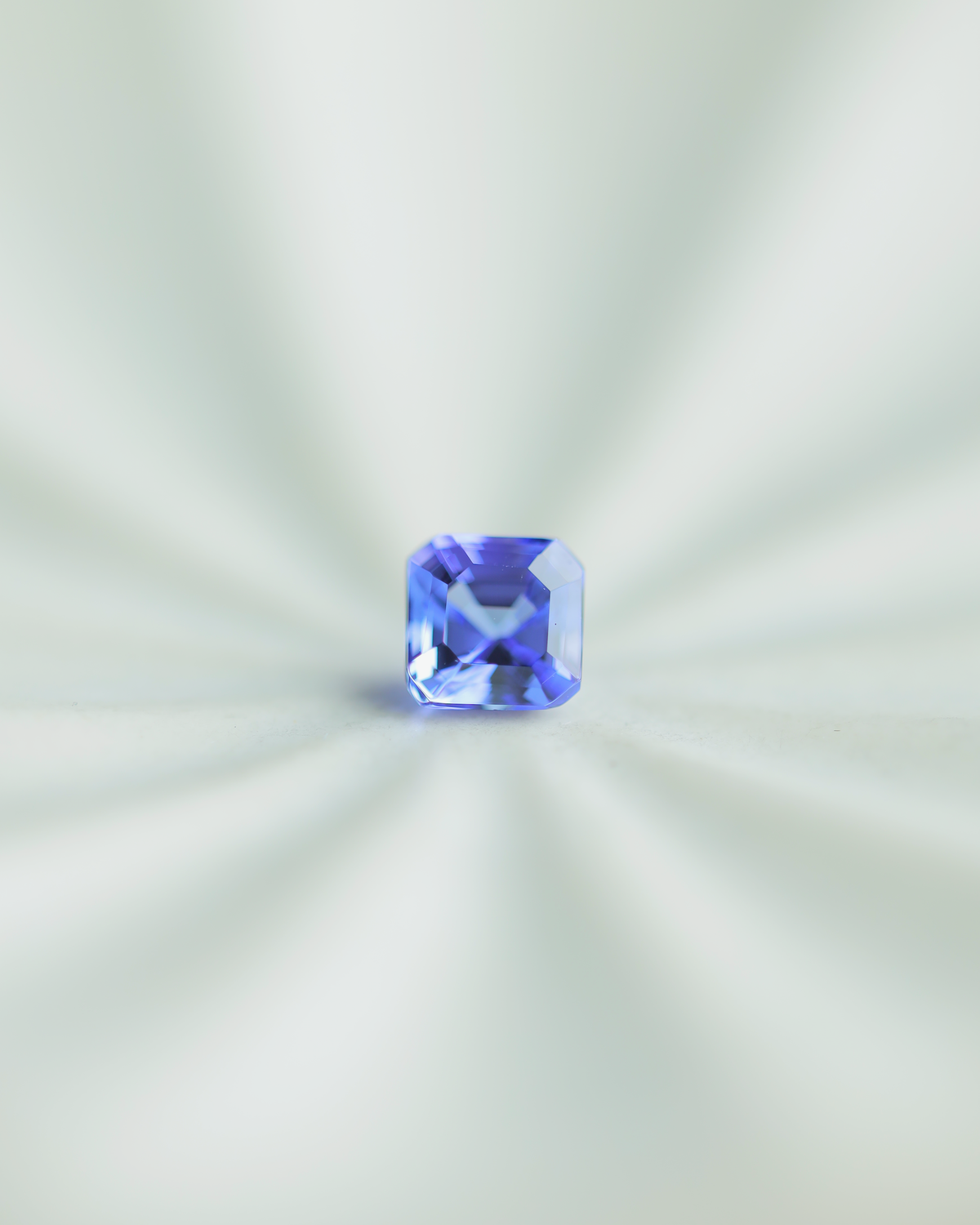 タンザナイト　ルース　0.82ct