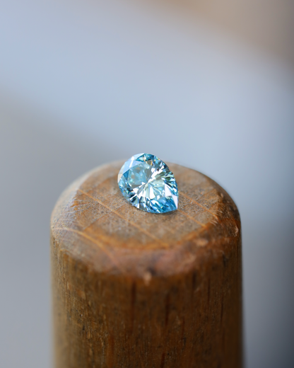 ファンシーインテンスグリーンブルーダイヤモンド(トリートメント)　ルース　0.294ct