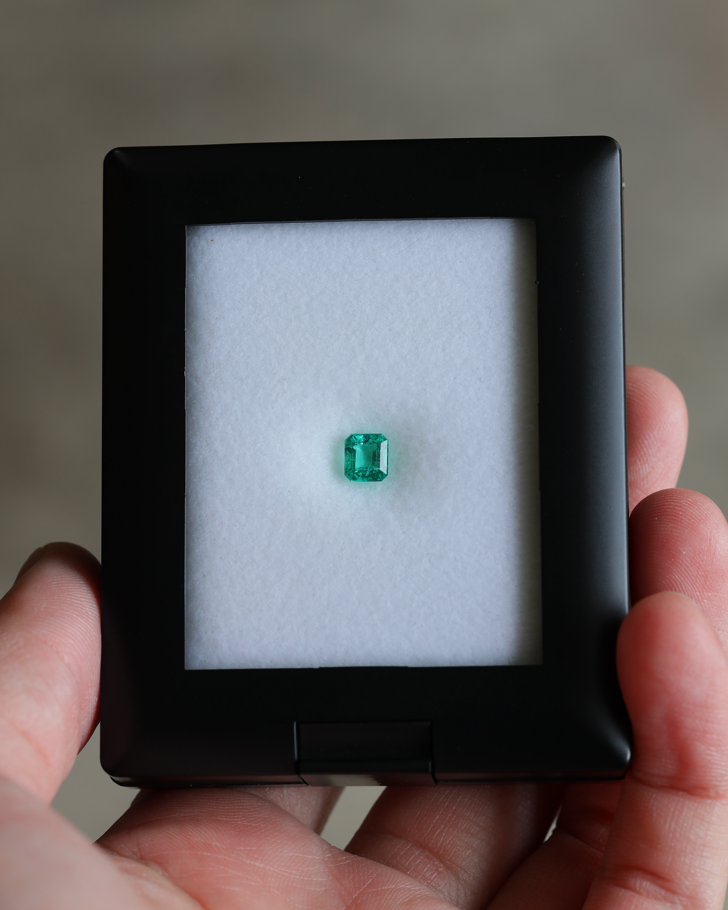 エメラルド　ルース　0.71ct
