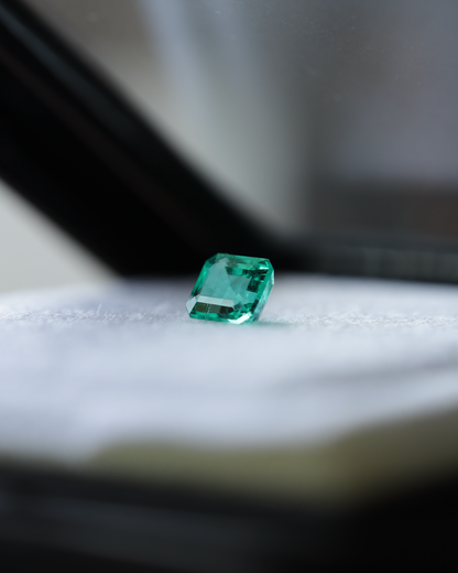 エメラルド　ルース　0.71ct