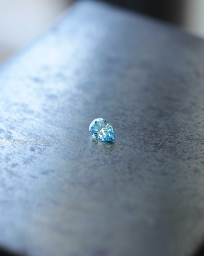 ファンシーインテンスグリーンブルーダイヤモンド(トリートメント)　ルース　0.294ct