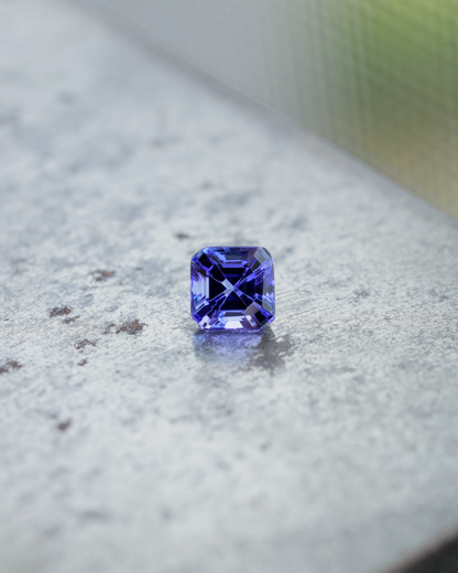 タンザナイト　ルース　0.82ct