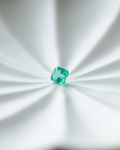 エメラルド　ルース　0.71ct