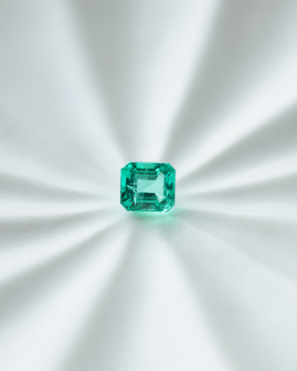 エメラルド　ルース　0.71ct