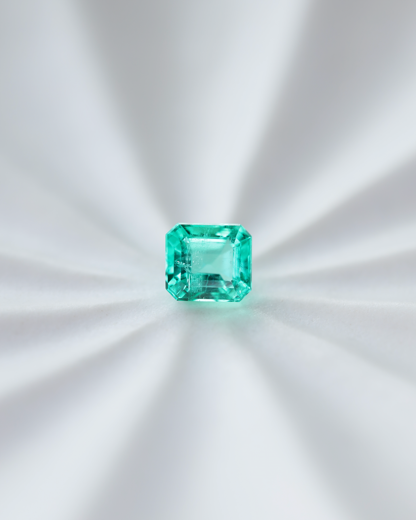 エメラルド　ルース　0.71ct