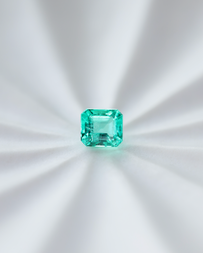 エメラルド　ルース　0.71ct