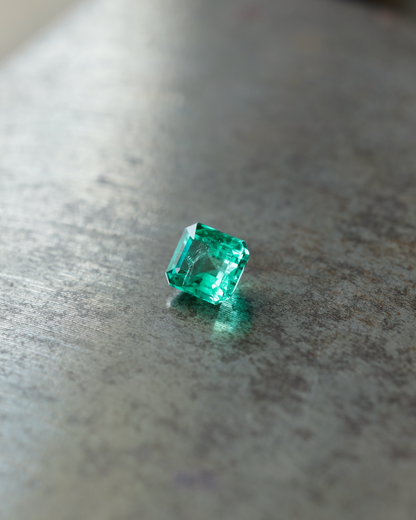 エメラルド　ルース　0.71ct