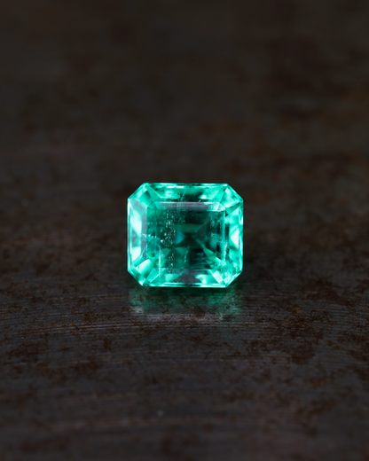 エメラルド　ルース　0.71ct