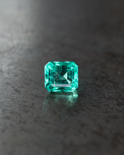 エメラルド　ルース　0.71ct