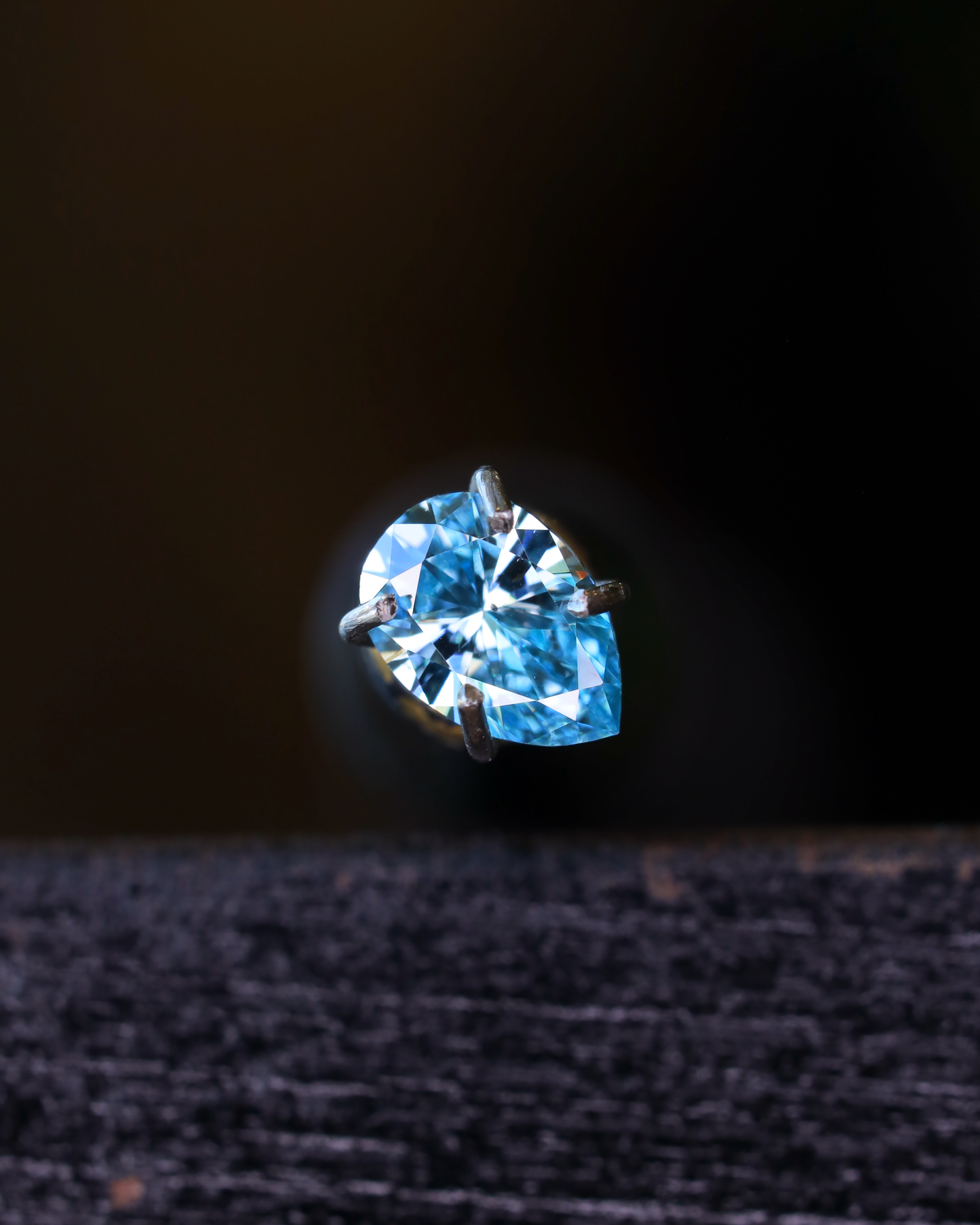 ファンシーインテンスグリーンブルーダイヤモンド(トリートメント)　ルース　0.294ct