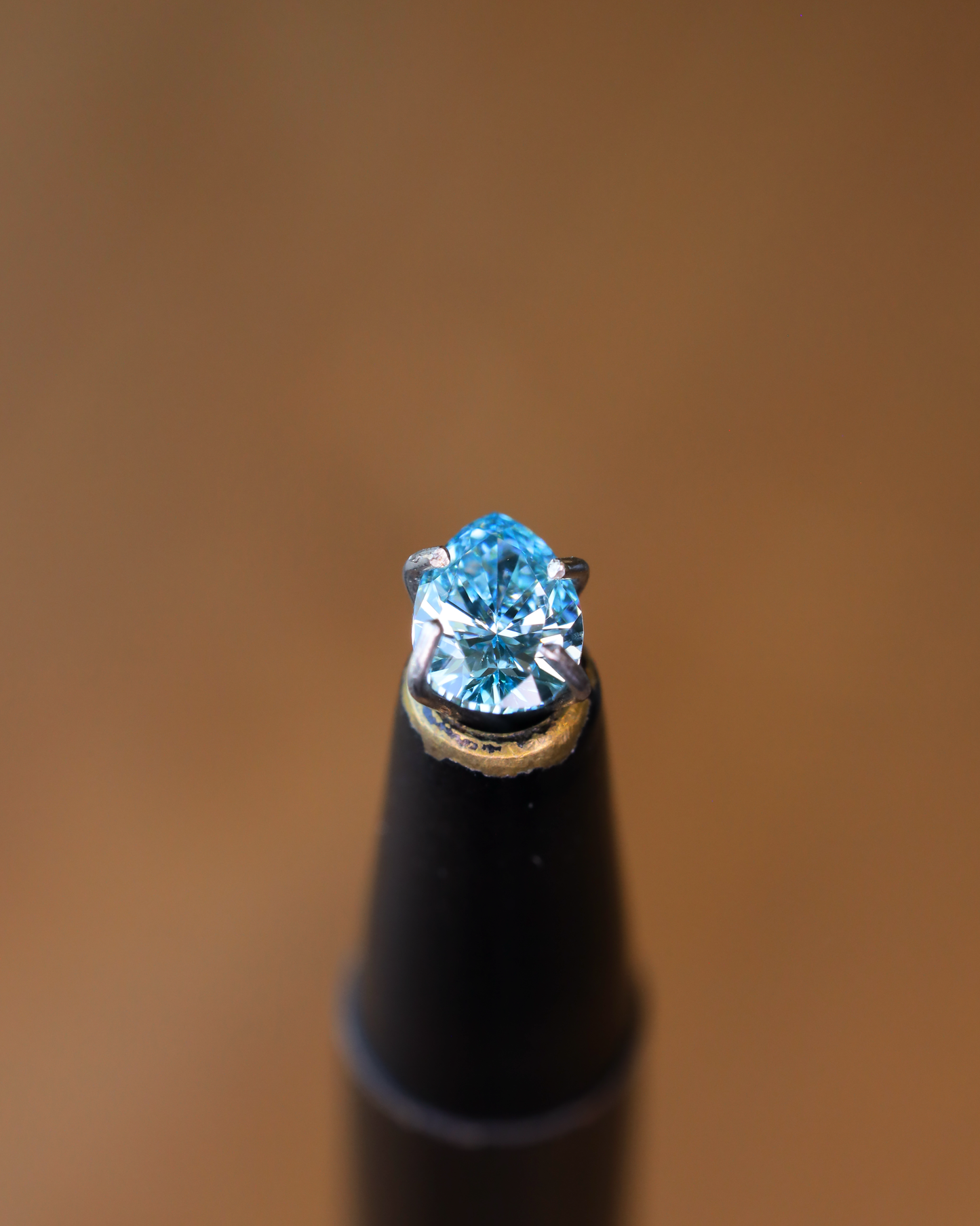 ファンシーインテンスグリーンブルーダイヤモンド(トリートメント)　ルース　0.294ct