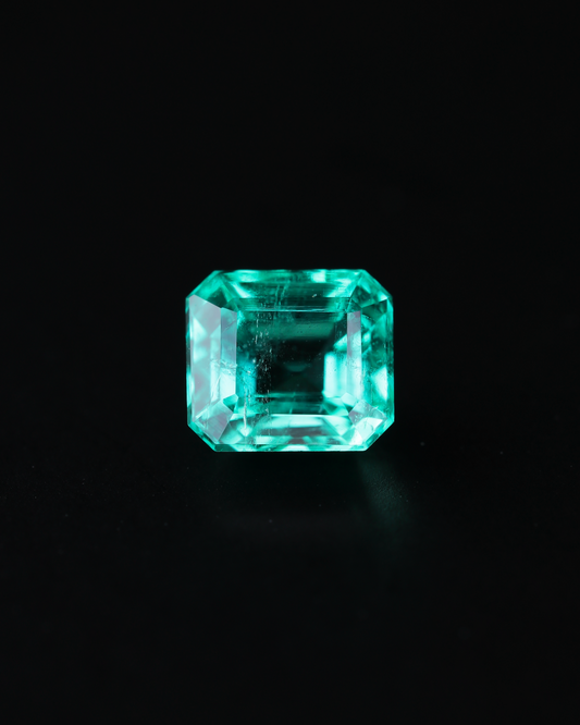 エメラルド　ルース　0.71ct