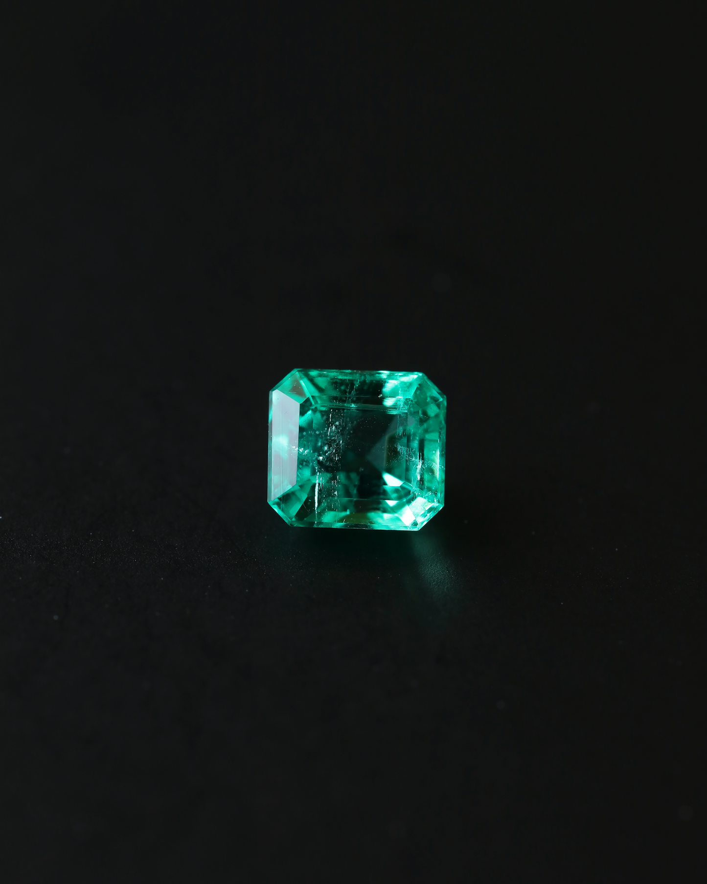 エメラルド　ルース　0.71ct