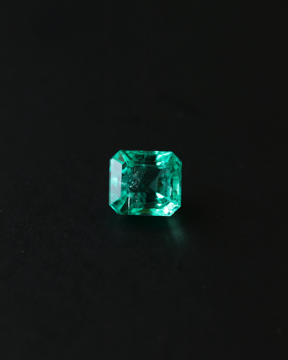 エメラルド　ルース　0.71ct