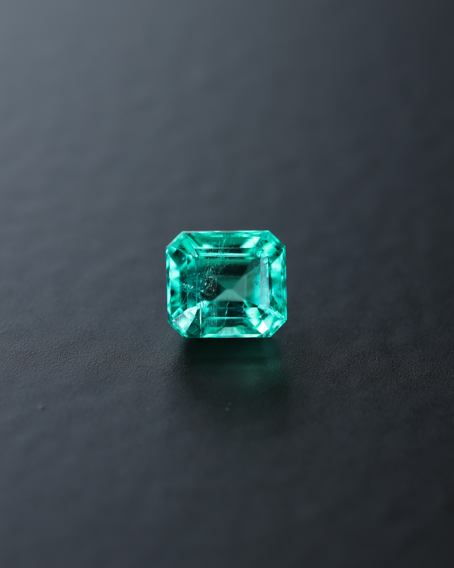 エメラルド　ルース　0.71ct