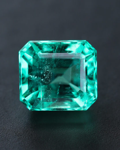 エメラルド　ルース　0.71ct