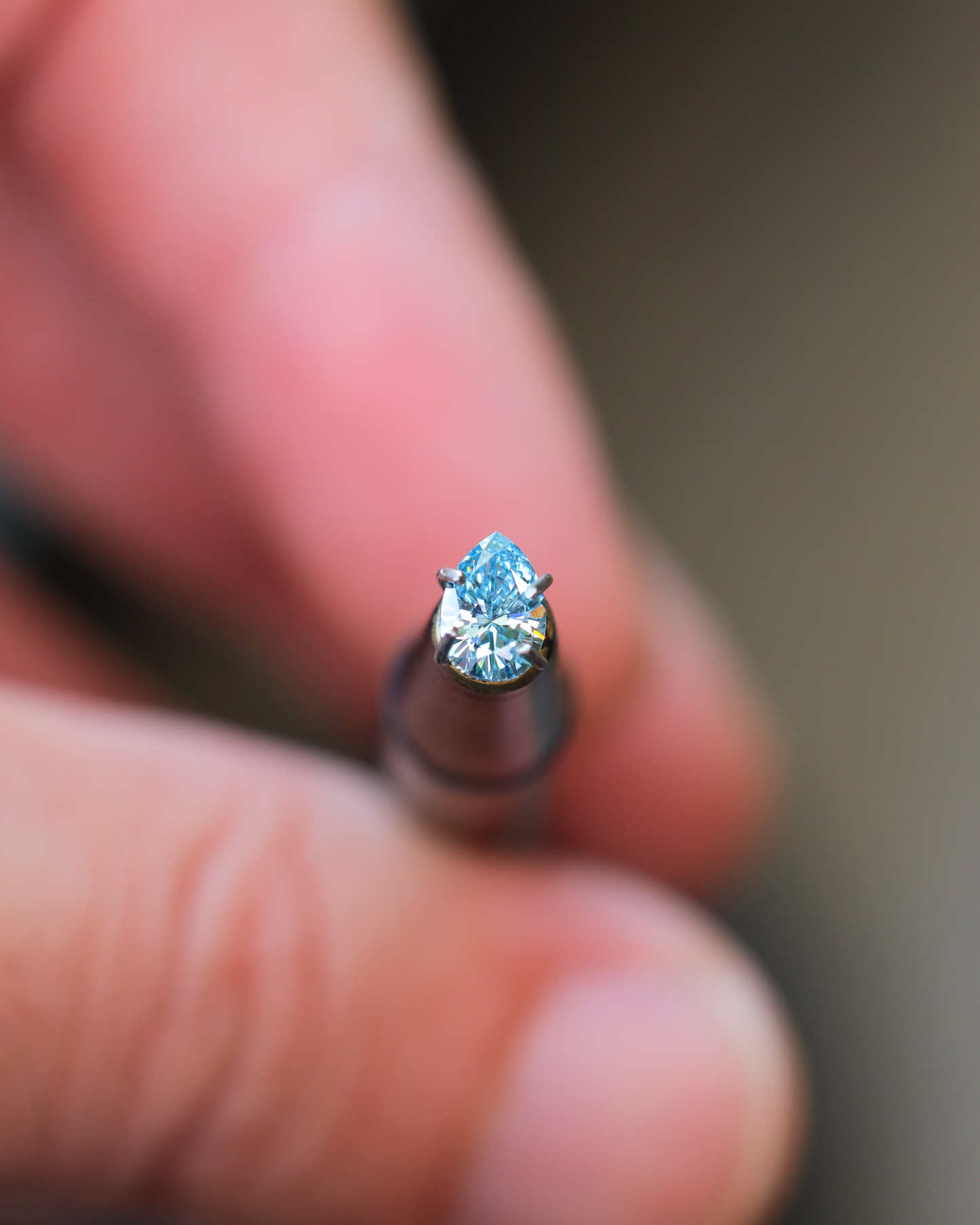 ファンシーインテンスグリーンブルーダイヤモンド(トリートメント)　ルース　0.294ct