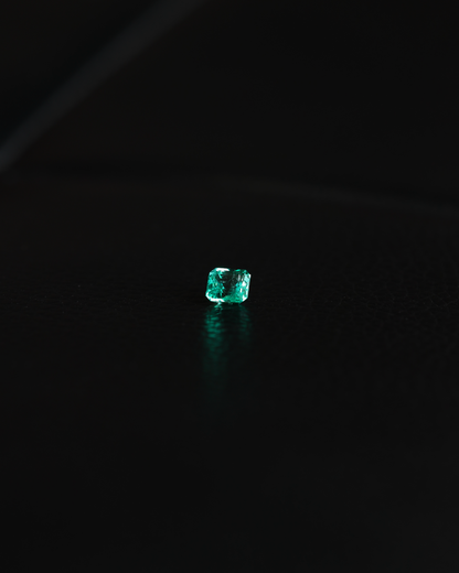 エメラルド　ルース　0.71ct
