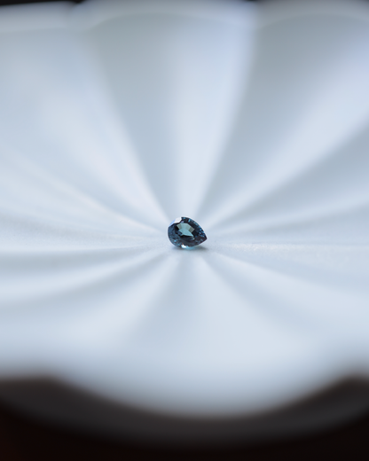 ベキリーブルーガーネット　ルース　0.35ct