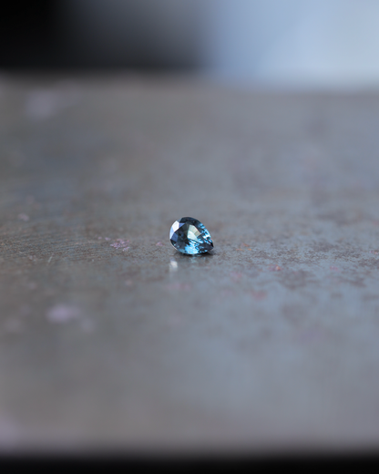 ベキリーブルーガーネット　ルース　0.35ct