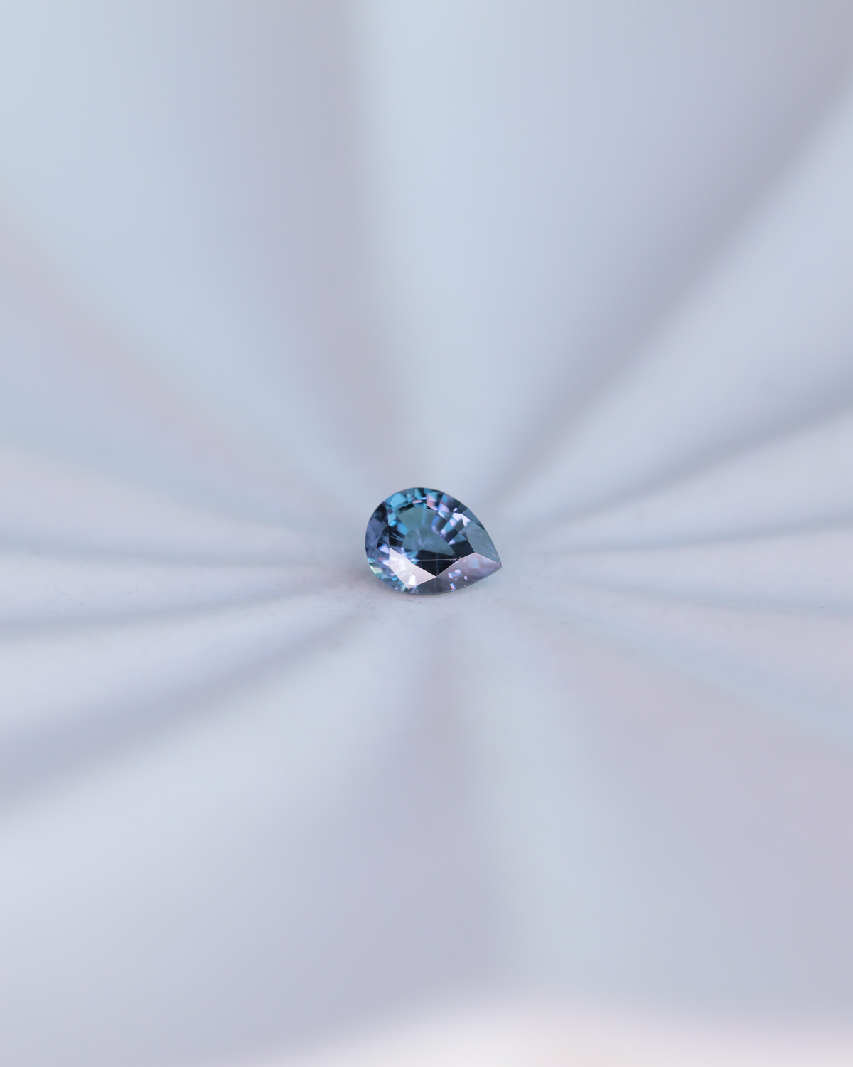 ベキリーブルーガーネット　ルース　0.35ct