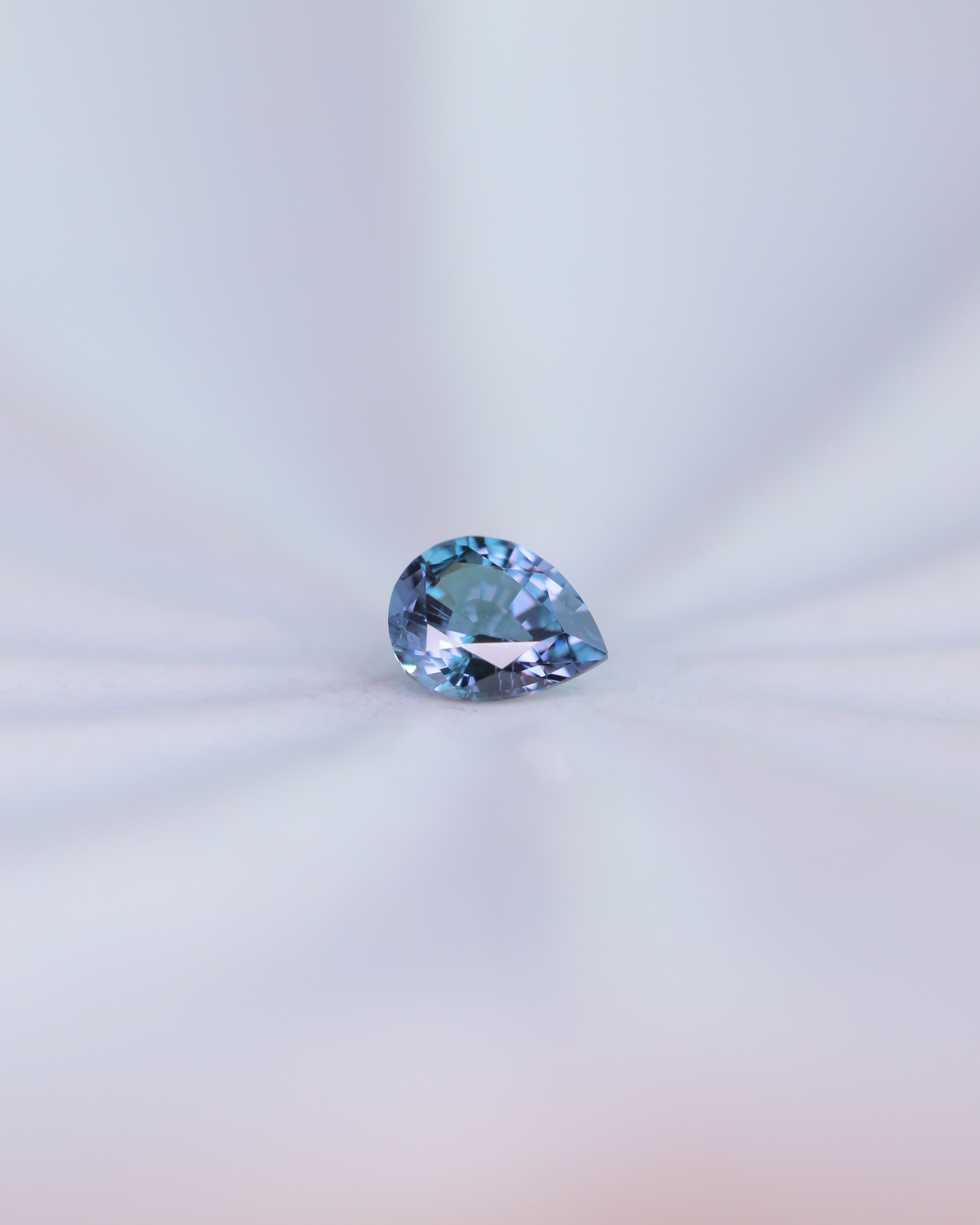 ベキリーブルーガーネット　ルース　0.35ct