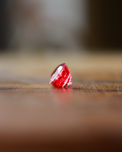 パパラチアサファイア　ルース　0.77ct　鑑別書付き