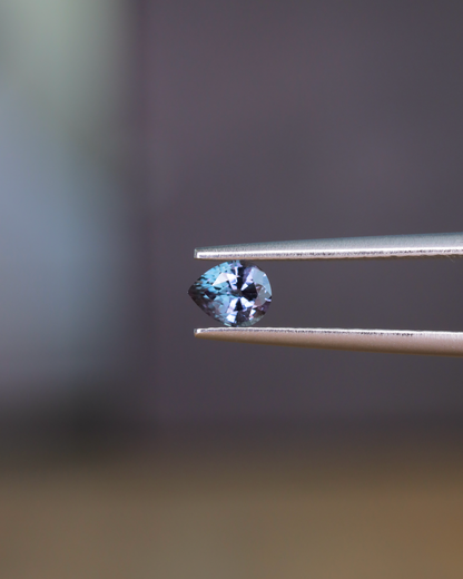 ベキリーブルーガーネット　ルース　0.35ct