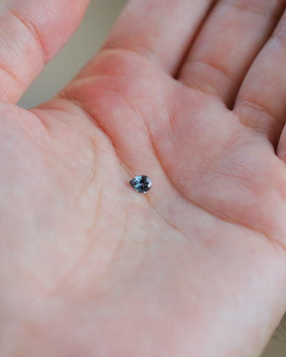 ベキリーブルーガーネット　ルース　0.35ct