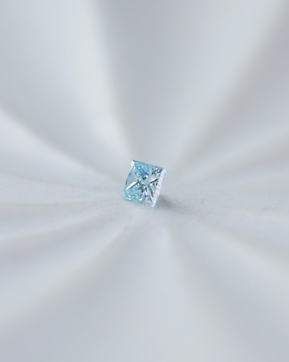 アイスブルーダイヤモンド　ルース　0.15ct