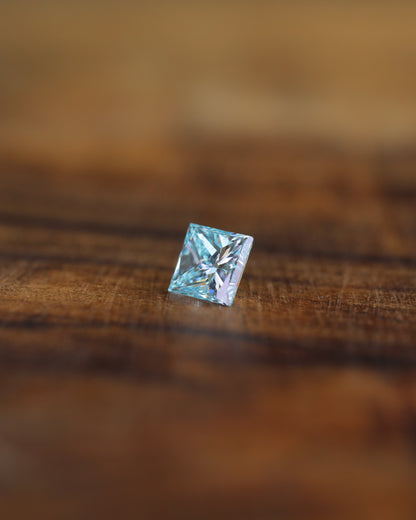 アイスブルーダイヤモンド　ルース　0.15ct