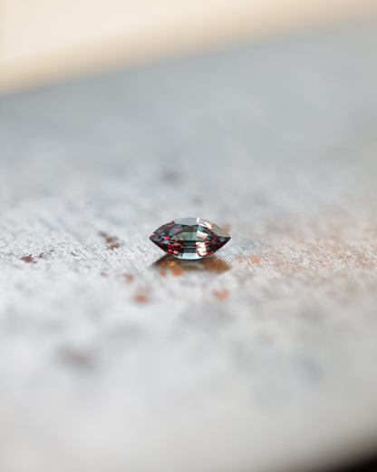 ベキリーブルーガーネット　ルース　0.30ct