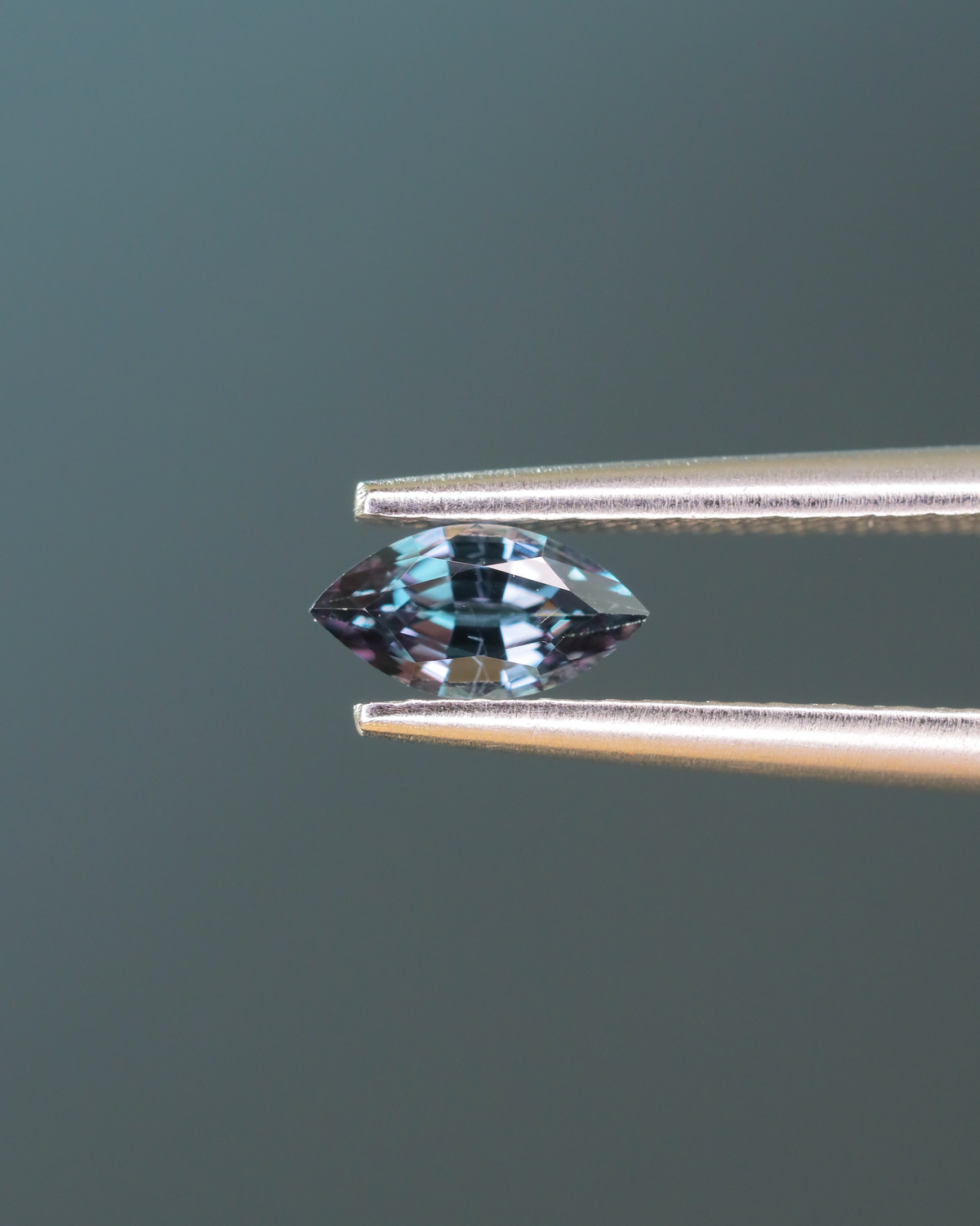 ベキリーブルーガーネット　ルース　0.30ct