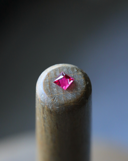 ルビー　ルース　0.34ct