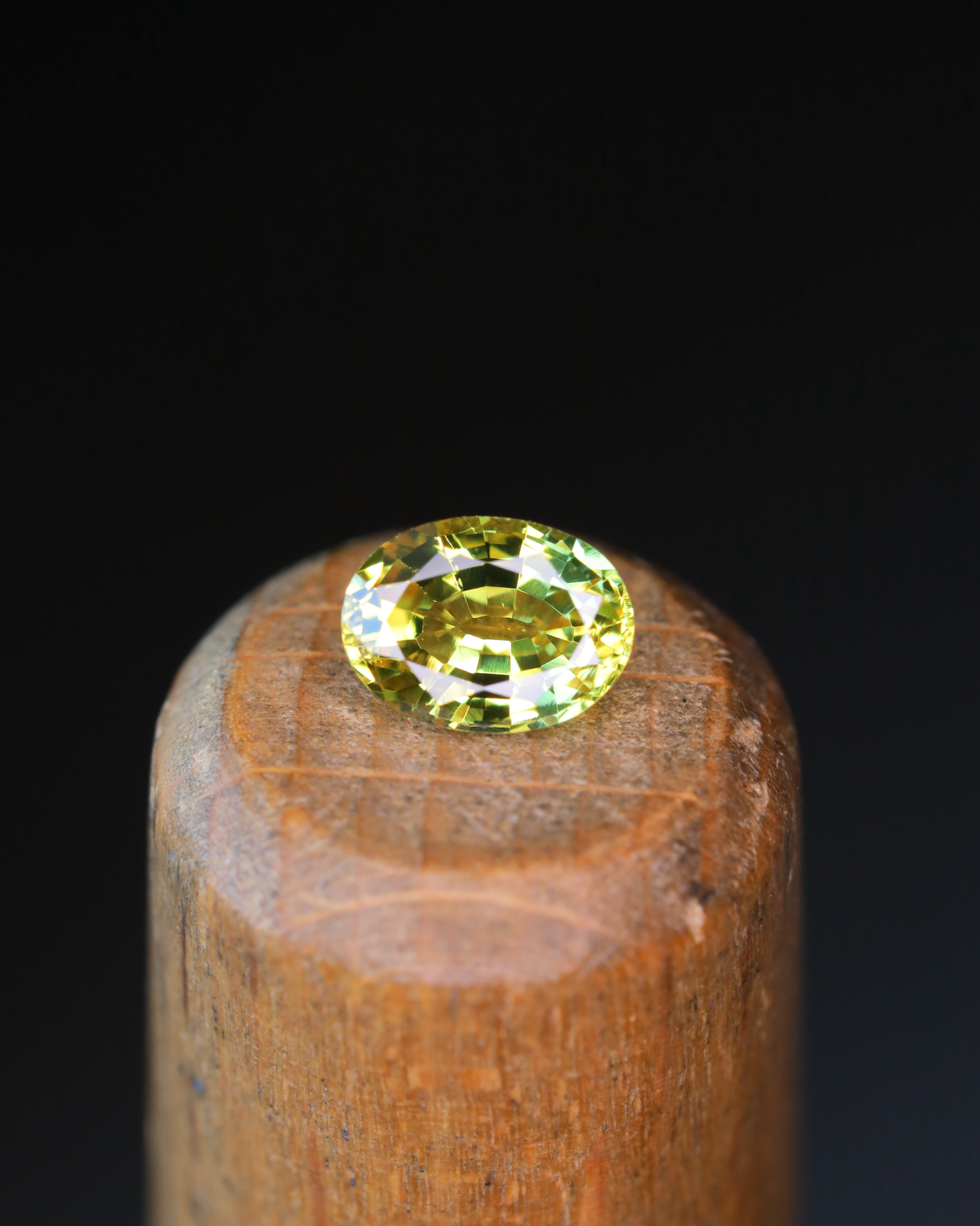 イエローサファイア　ルース　0.7ct