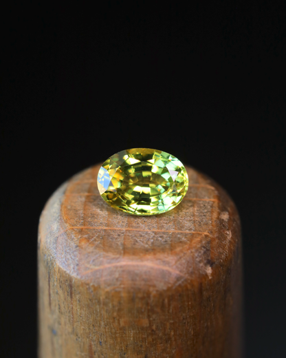 イエローサファイア　ルース　0.7ct