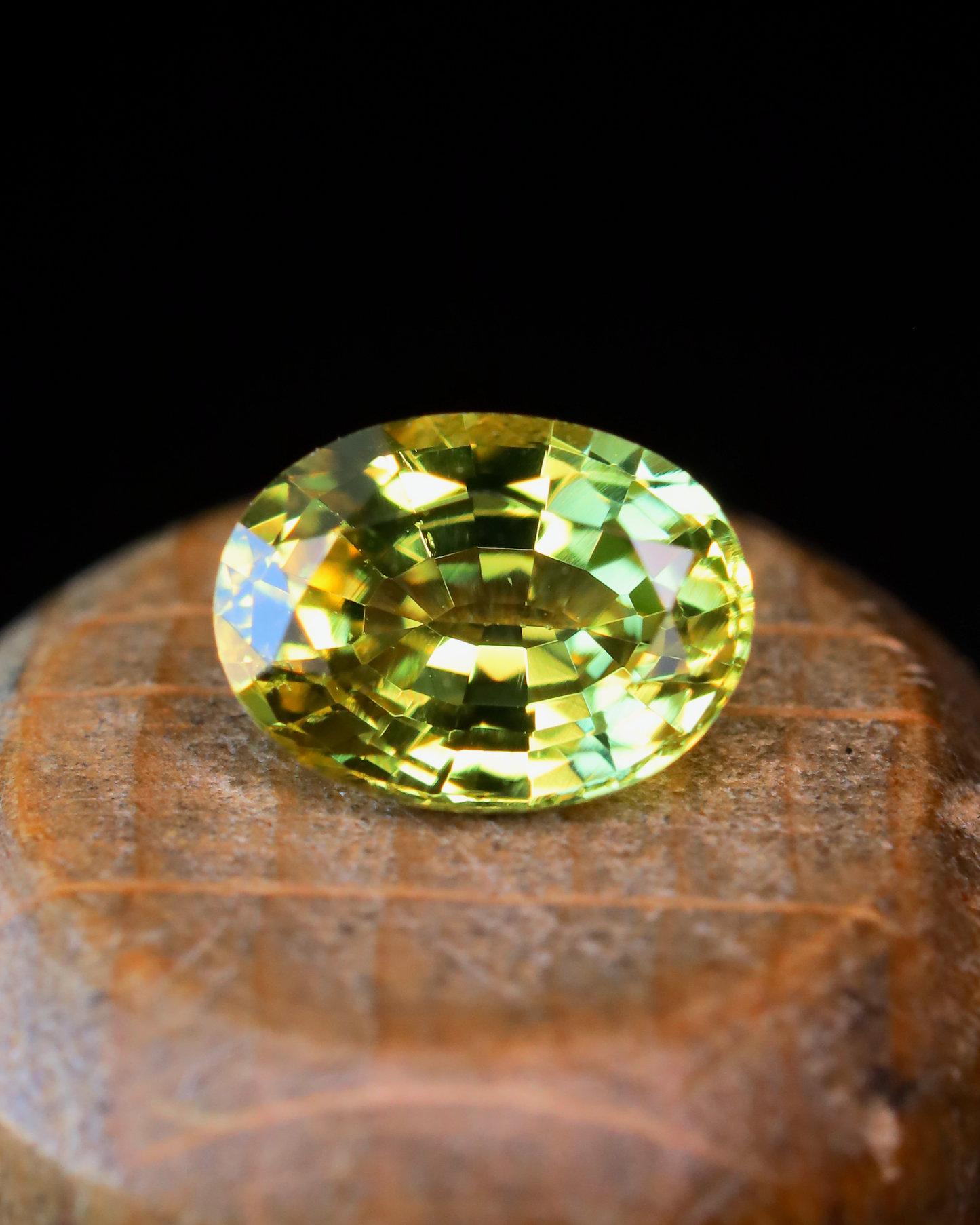 イエローサファイア　ルース　0.7ct