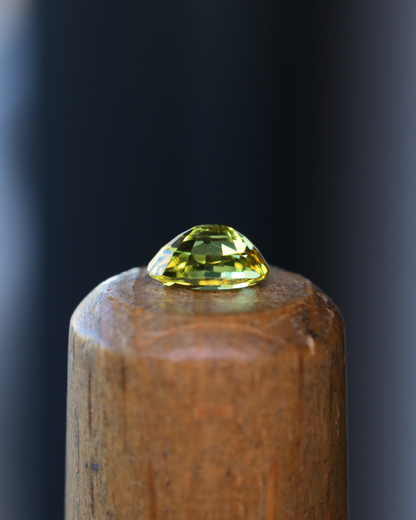 イエローサファイア　ルース　0.7ct